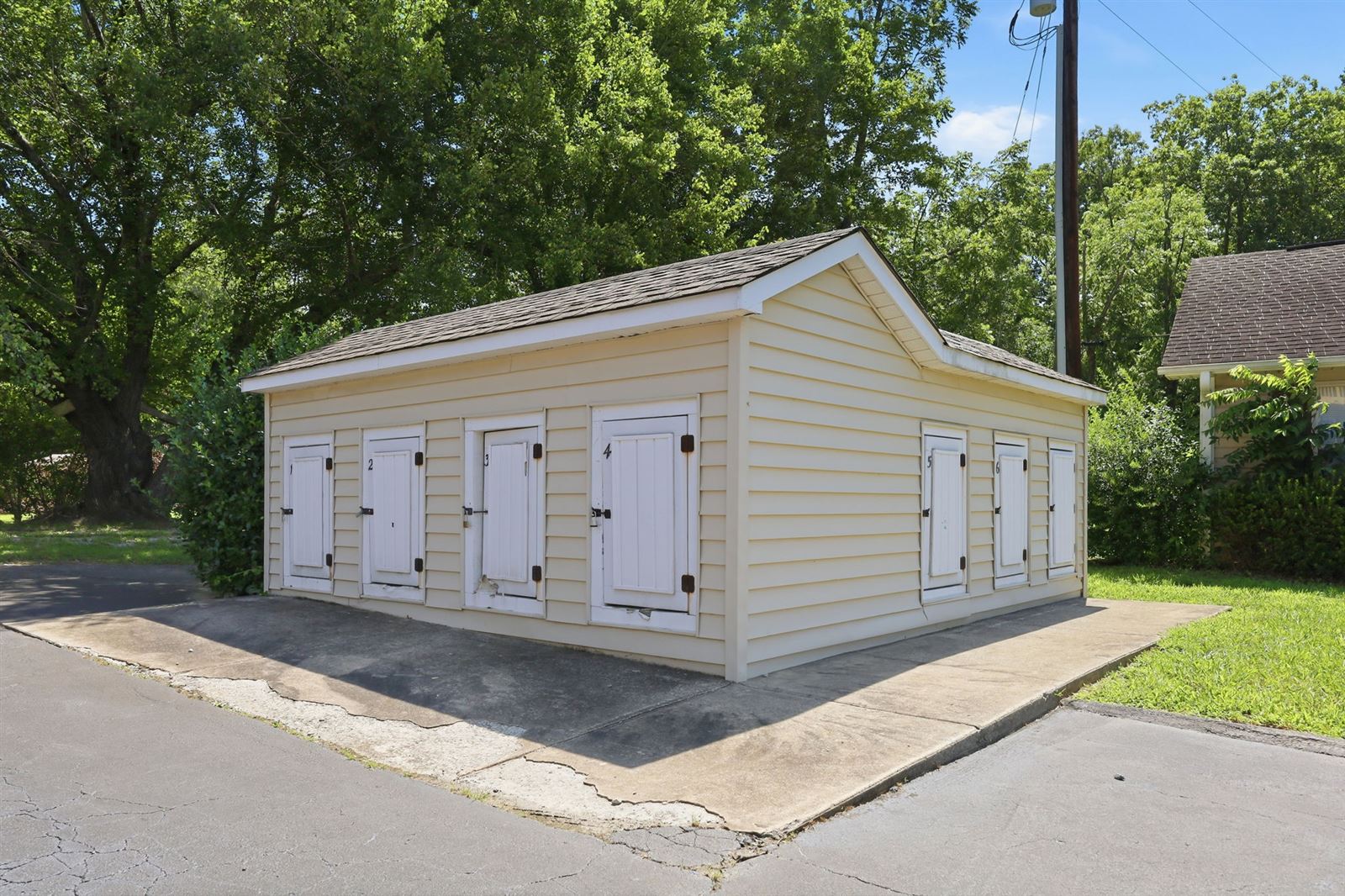 Exterior storage building with numbered units