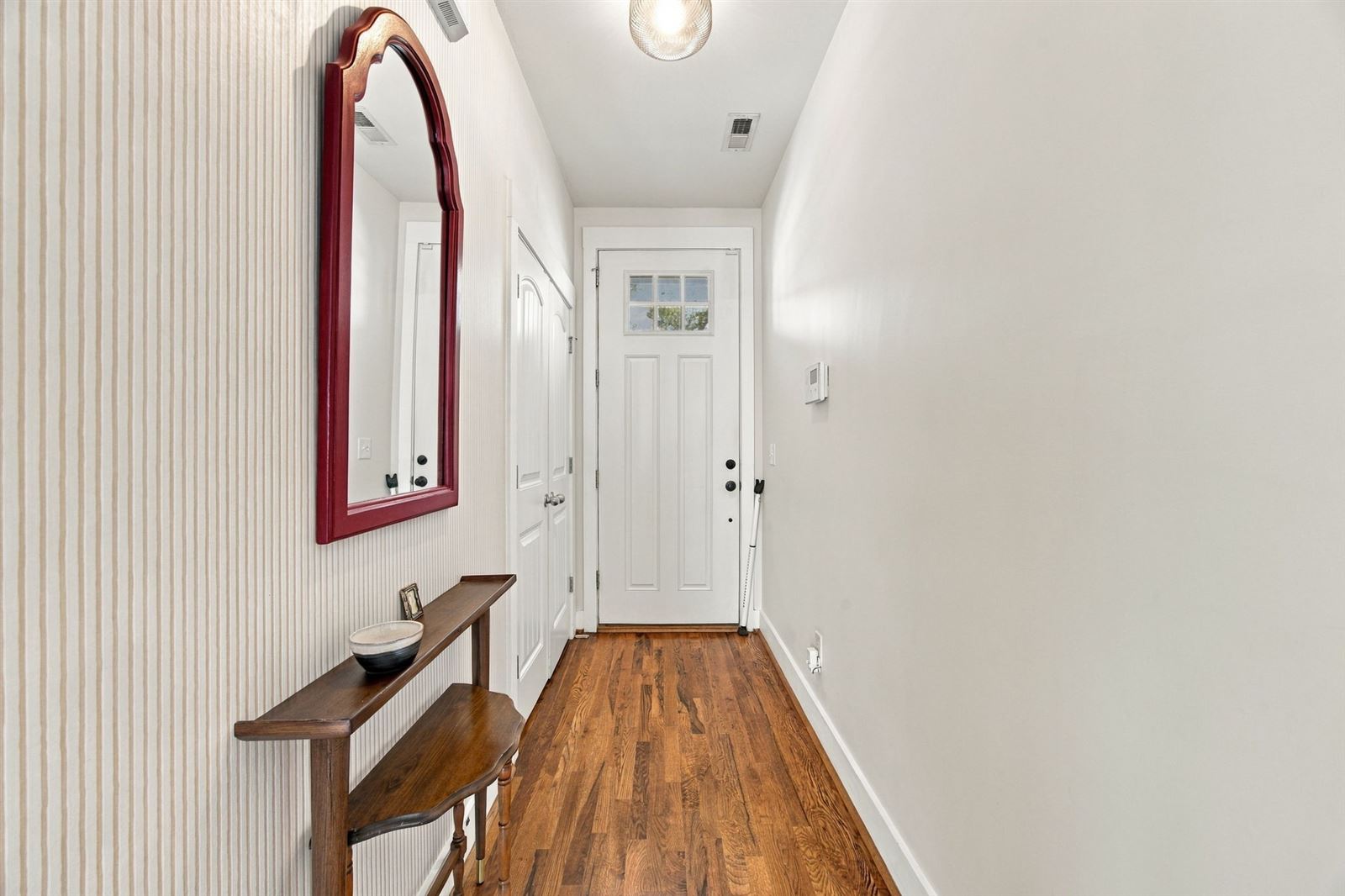 Foyer with the built-in console table