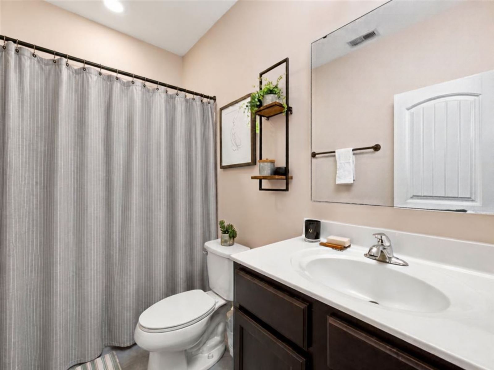 Full hall bath, virtually staged