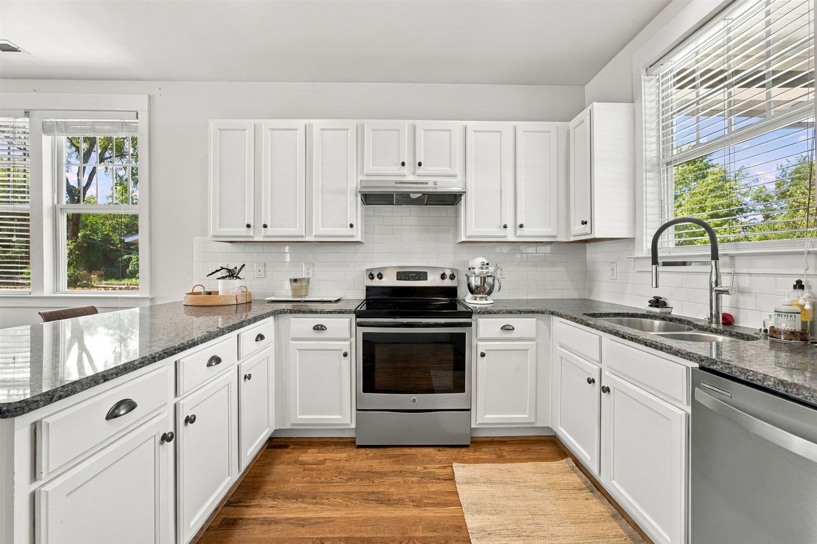 Subway tile backsplash and stainless range