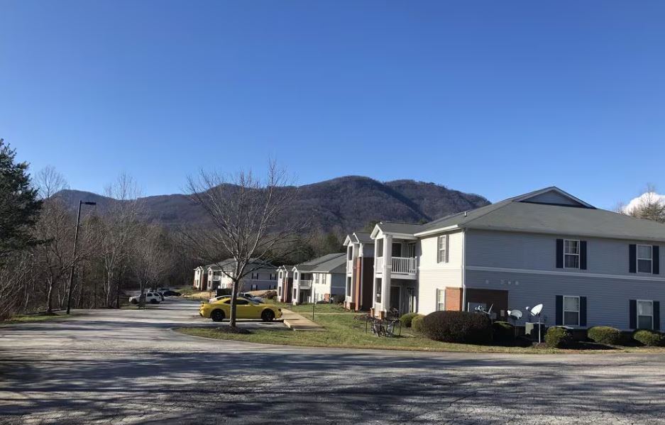 Vista Grand with the mountains behind
