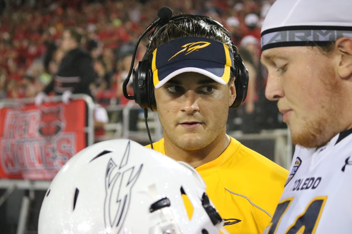 Jeff Shugarts on the sideline coaching offensive linemen at the University of Toledo
